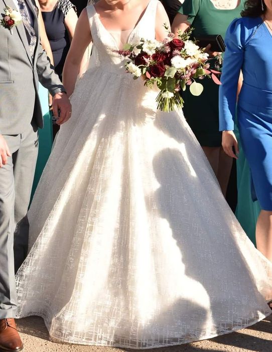 Vand rochie de mireasa stil  printesa, cu sclipici