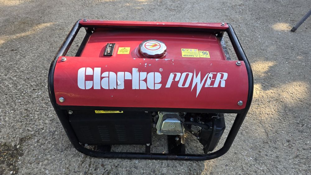 БЕНЗИНОВ Генератор  CLARKE PG3800DV – 3kVA – 230V / 110V