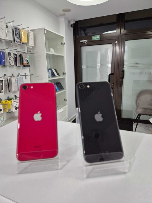 Iphone Se 2 Rosu si Negru Neverlocked Doc House Gsm