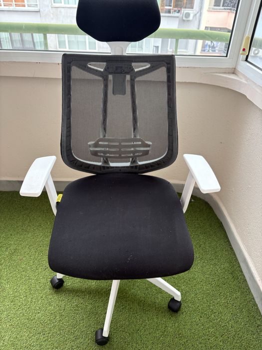 Въртящ офис  стол