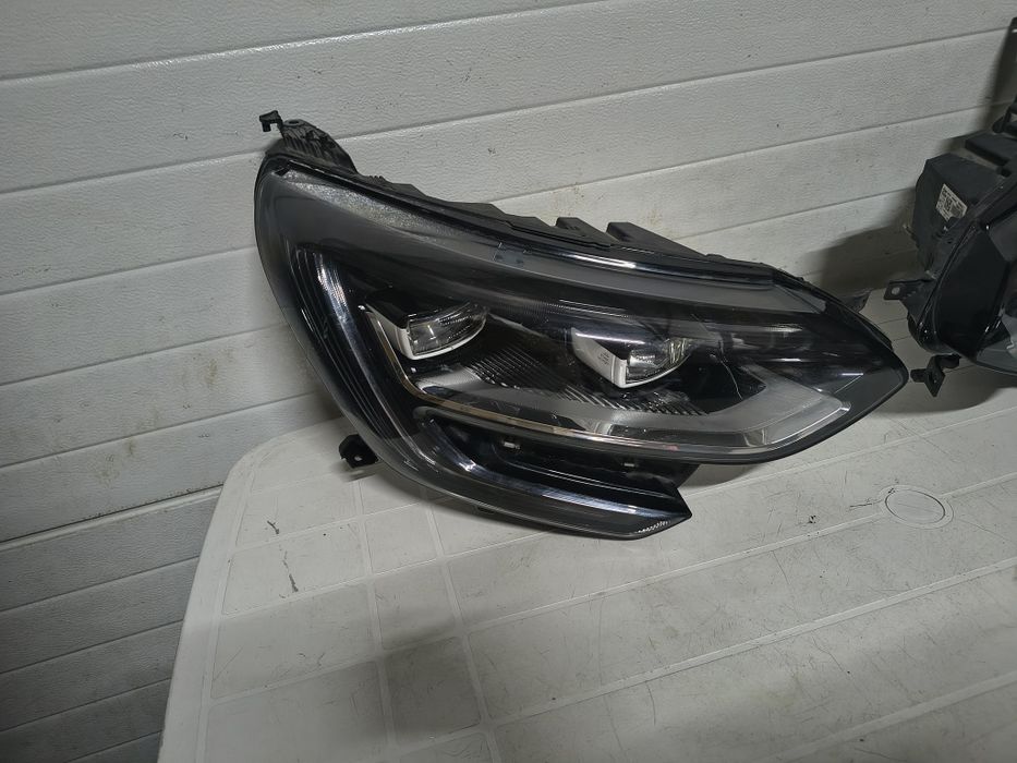 Far dreapta și stânga Megan 4 full led cod 260104596R,260601197R