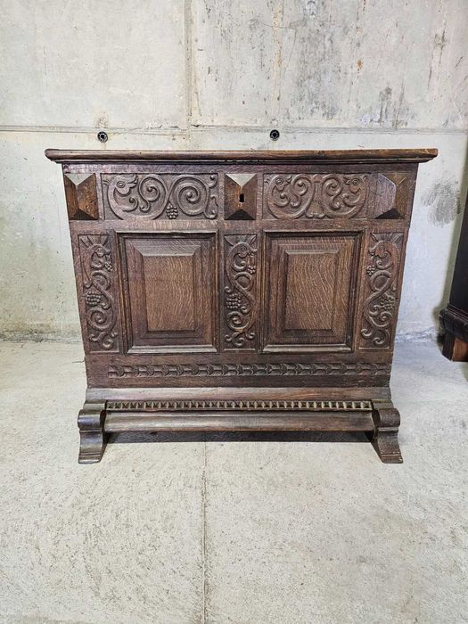 Уникален ретро шкаф/ракла с дърворезба