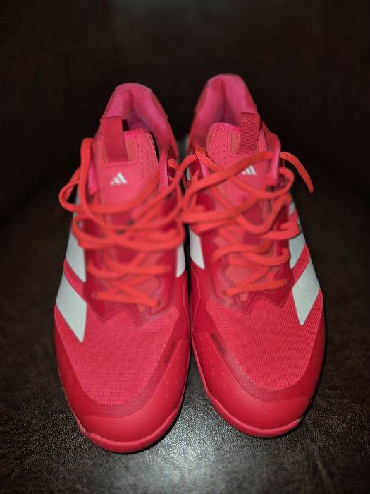 Vând adidași originali.