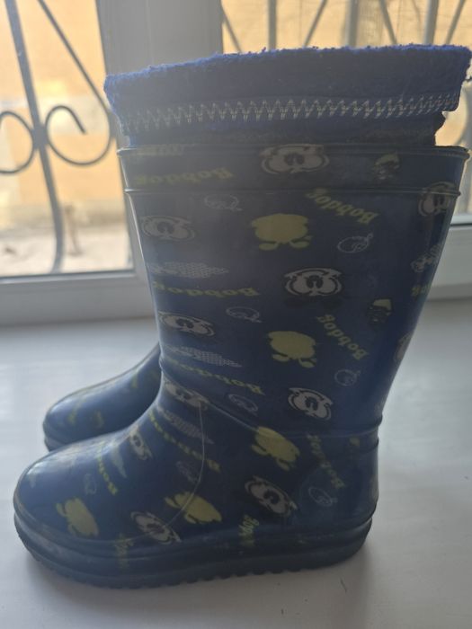 Продаю резиновые сапоги