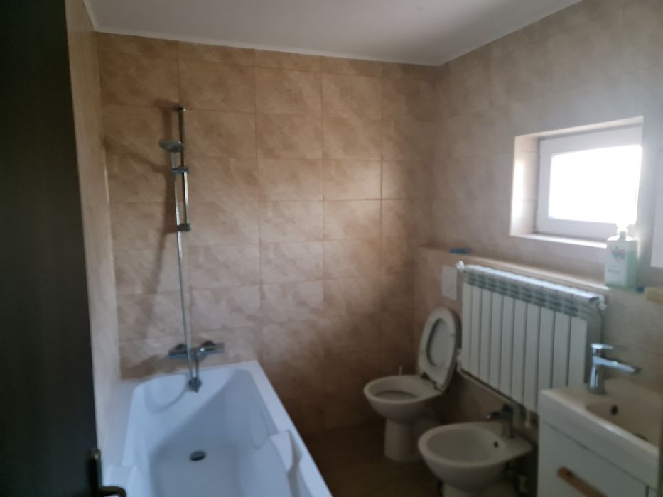 Inchiriez casă renovată cu curte mare – Mândrești, aproape de Focșani