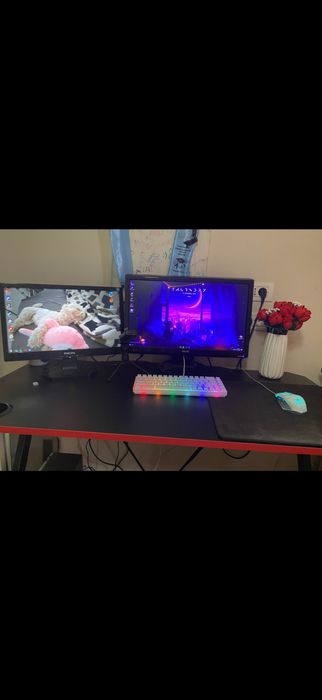 Vand doua monitoare