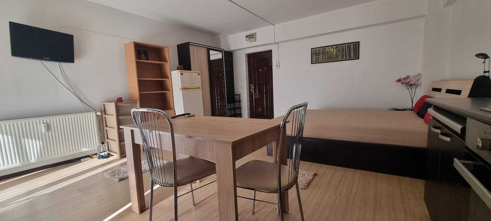 Studio Zona Pallas, Lângă Lazăr Residence