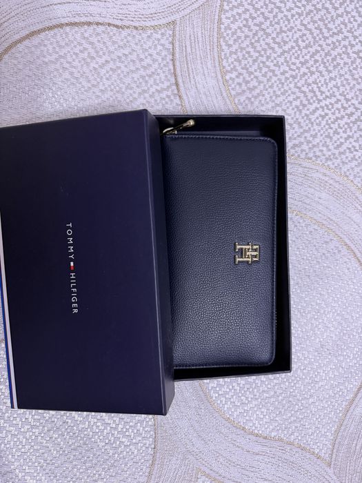 Дамски портфейл Tommy Hilfiger