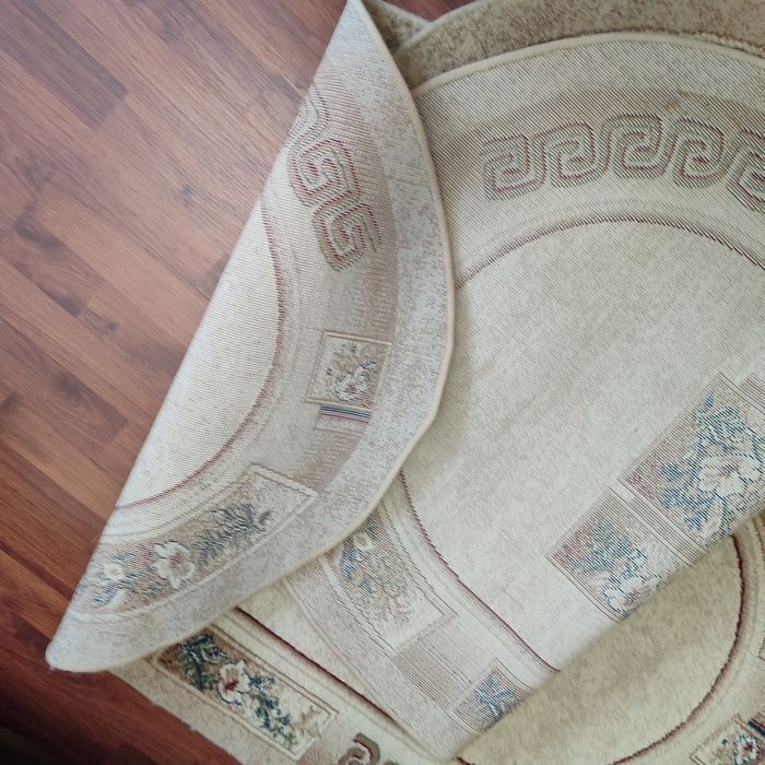 Продам 2 коврика,овальной формы, б/у.