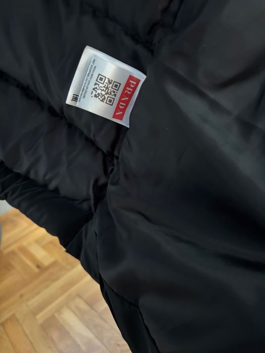 Зимно Яке Prada чисто ново