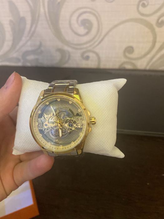 Продаю часы новые