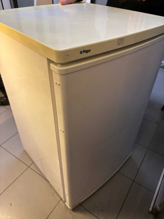 Хладилник малък/подплотов