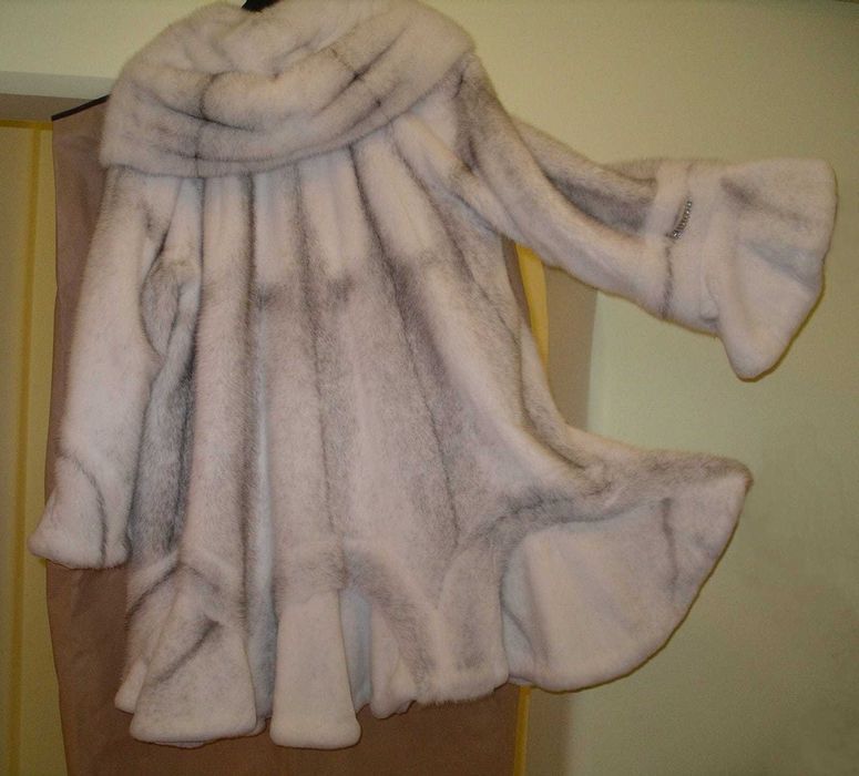 Haina de blana naturala cu gluga din Vizon/Nurca alba