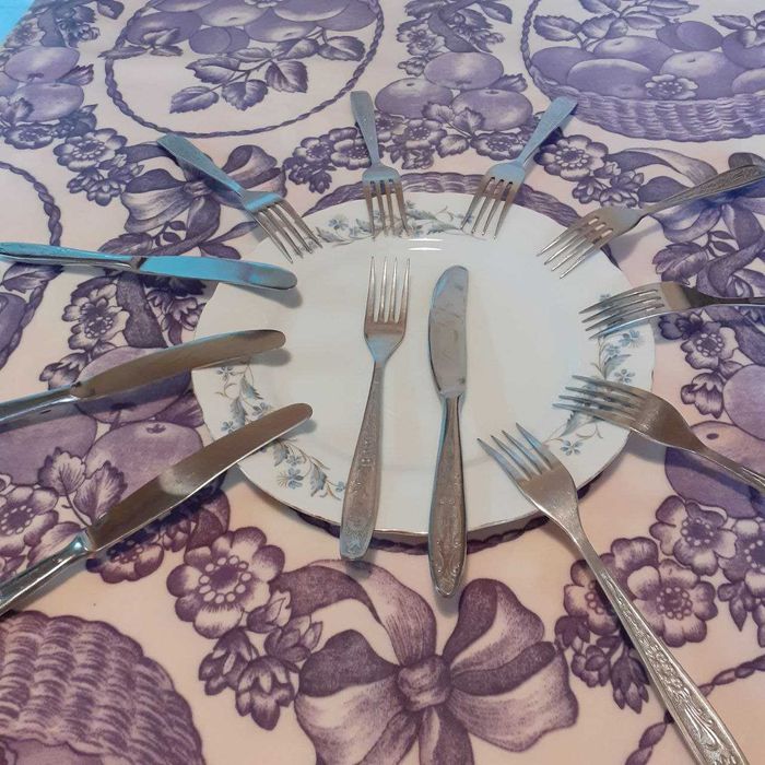 Вилки  и  ножи   .