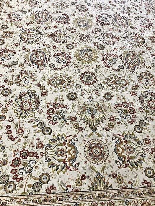 Продается ковер хорошего качества