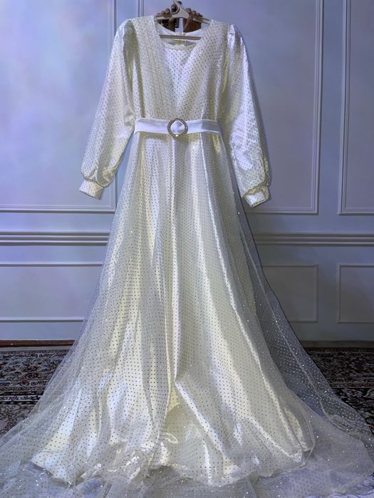 Vecherniy koʻylak sotiladi