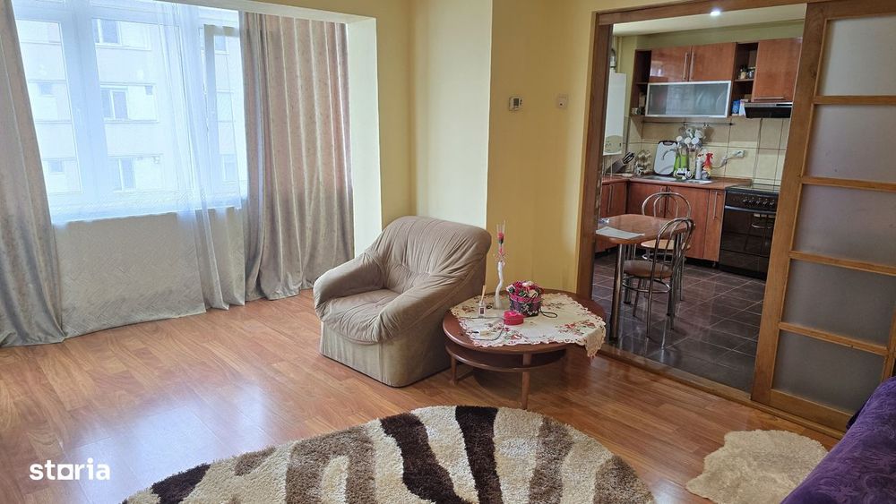 Vand apartament cu 4 camere, Deva, Crinilor, etaj 3, doua bai, balcon