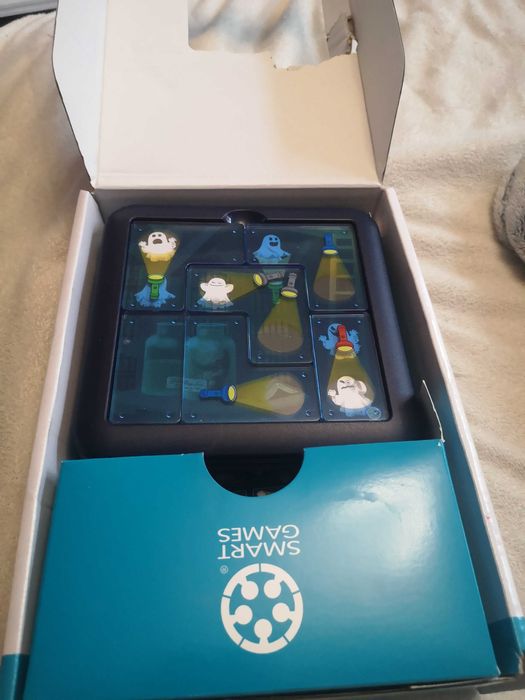 Продавам ghost hunters Търсачка на духове и Smart Games