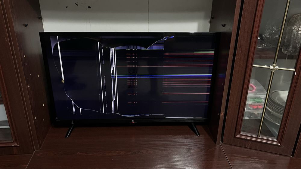 телевизор  сломан дисплей