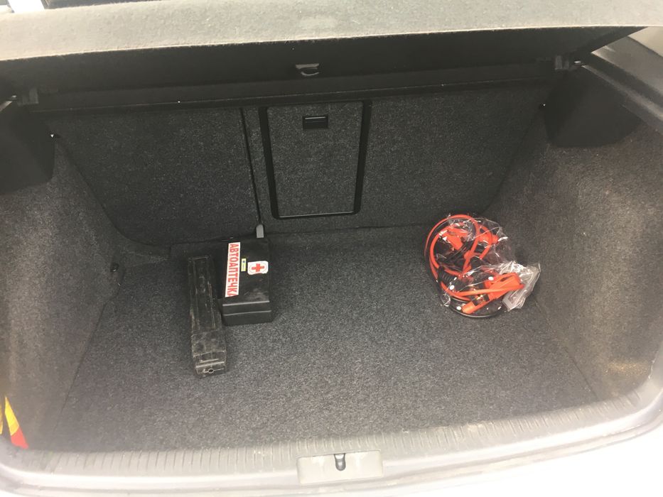 Продавам лека кола в идеално състояние .Бяла на цвят.Колата е хечбег