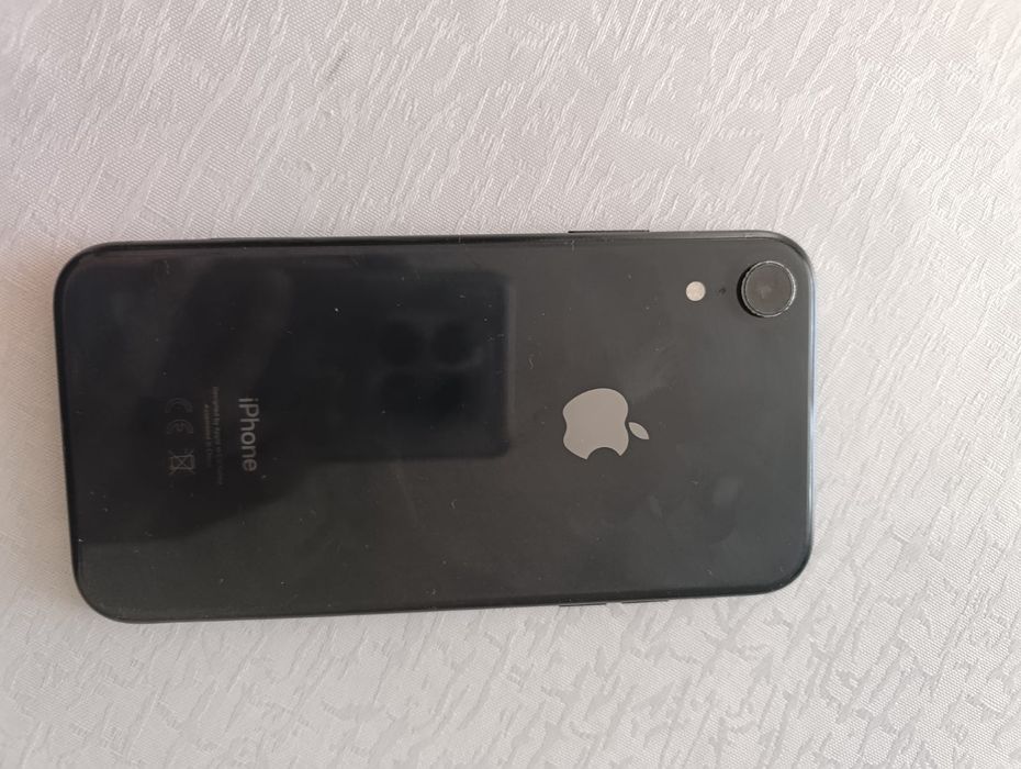 Продаю iPhone XR