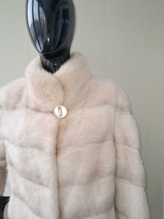 Haina de blana nurcă / vizon divină, incredibil. Culoare bej