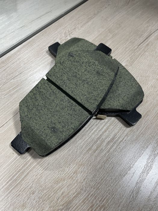 Equinox передняя калодка GM