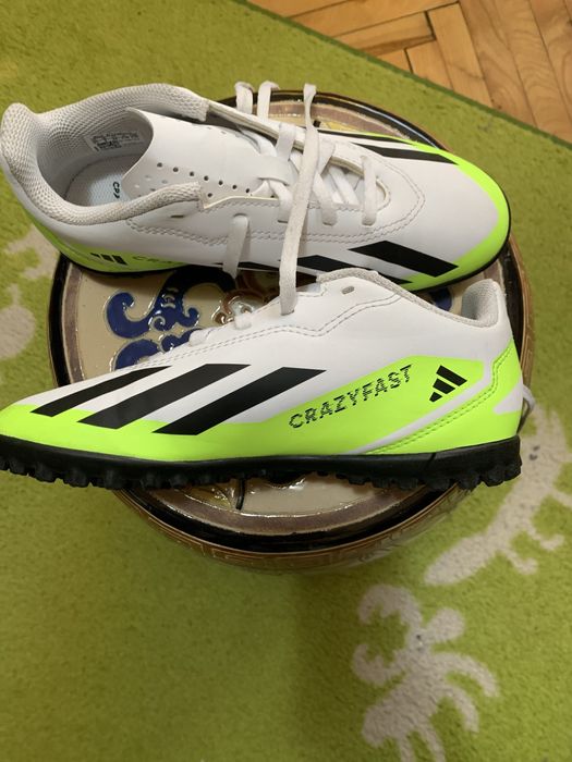 Футболни обувки Адидас