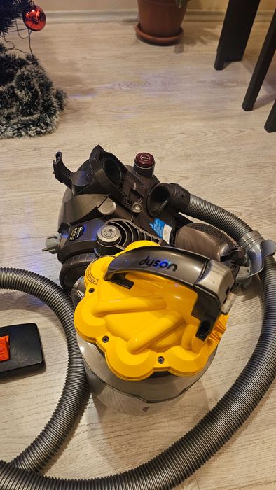 Прахосмукачка Dyson DC19, професионално профилактирана