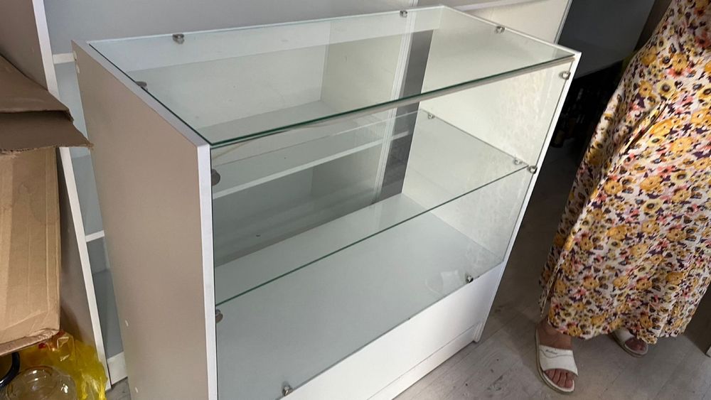 Продам магазин вагончик обшитый и витрины