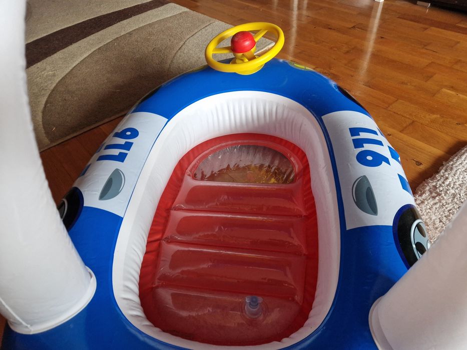 Надуваема полицейска кола