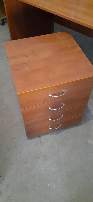 Компьютерный  стол и шкаф  для офис