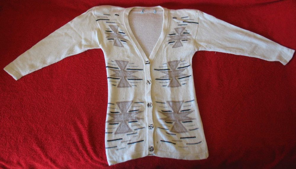 Вълнени плетени пуловери