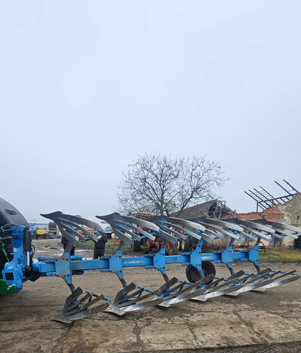 Vând  plug  lemken  cu 7 capuri