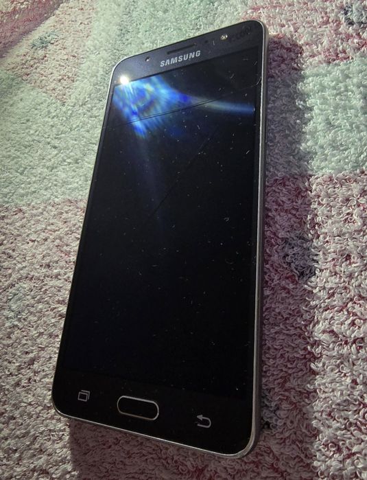 Vand un telefon cu android 7