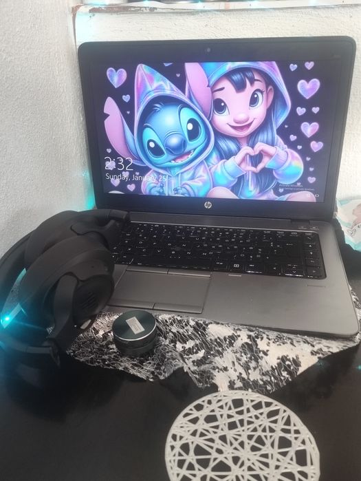 Lepatop HP 256 GB aproape nou., căști JBL