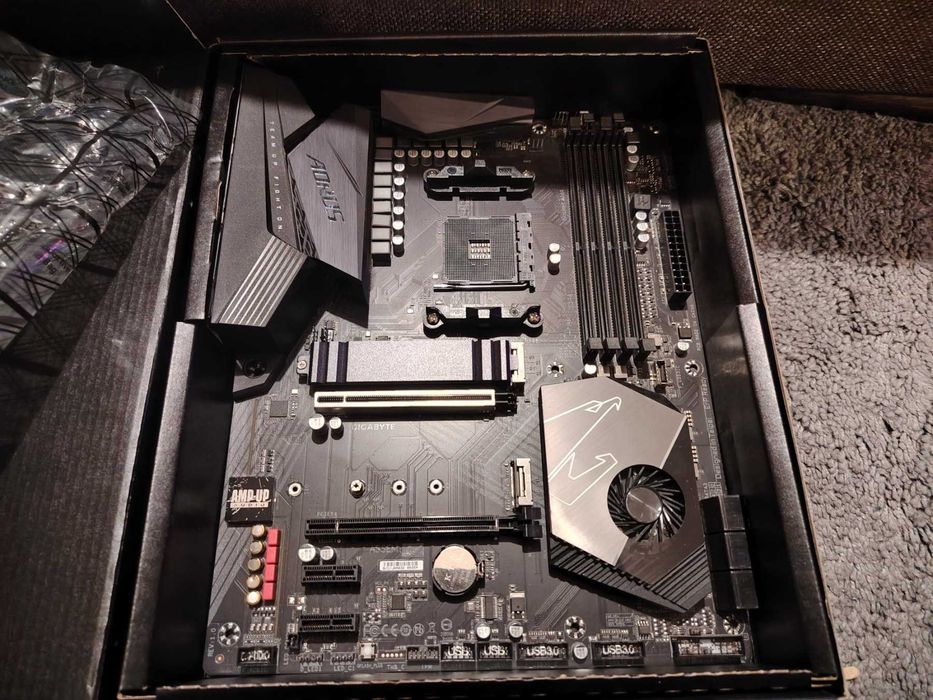 Дънна платка Gigabyte X570 AORUS ELITE AM4