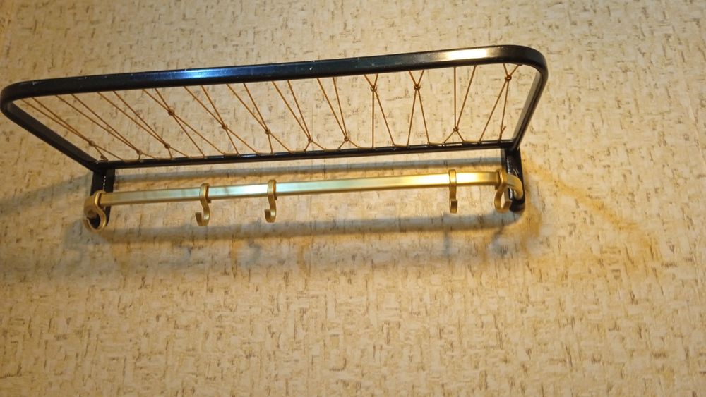 Вешалка настенная в прихожую