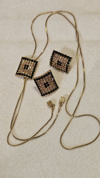 Френски шик: Ювелирен комплект с кристали Swarovski и позлата