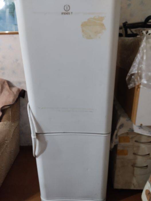 Холодильник индезит на з/ч