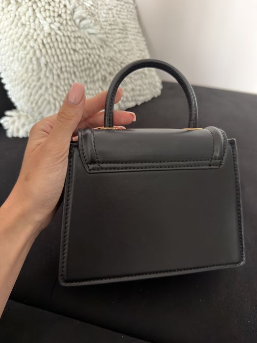 Черна чанта на Zara