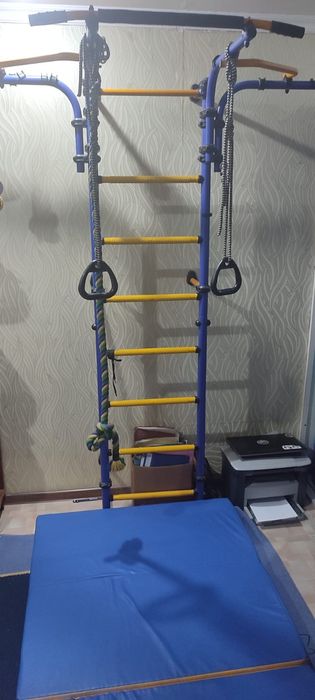 Продам шведскую стенку с канатом и кольцами