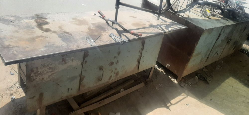 Темир СССР 2шт стол сатылады