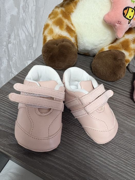 Продам детские кроссовочки на девочку