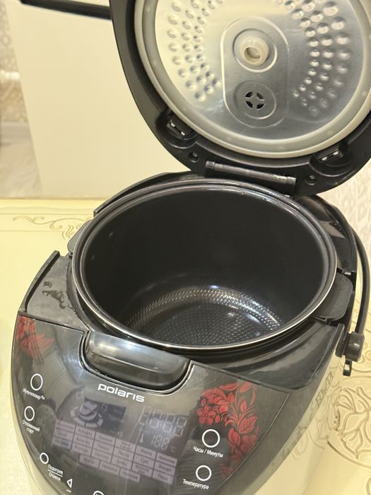 Мультиварка Polaris в хорошем состоянии