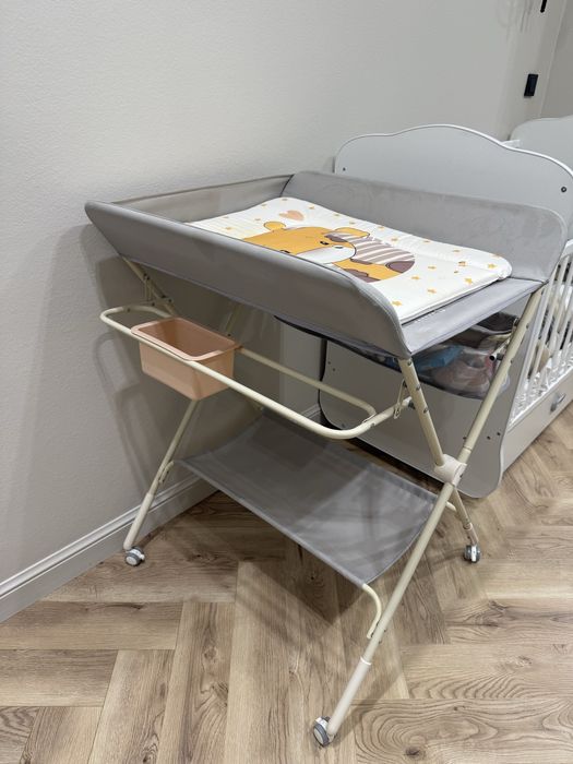 Продам детский пеленальный столик