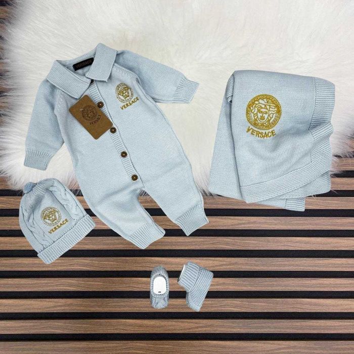 Set bebeluși 0/3 3/6 luni ,4 piese