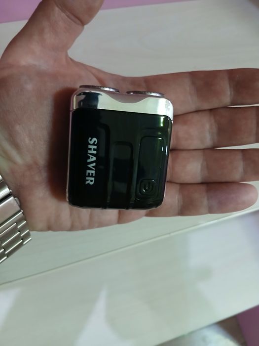 Продам новую маленькую бритву на аккумуляторе!