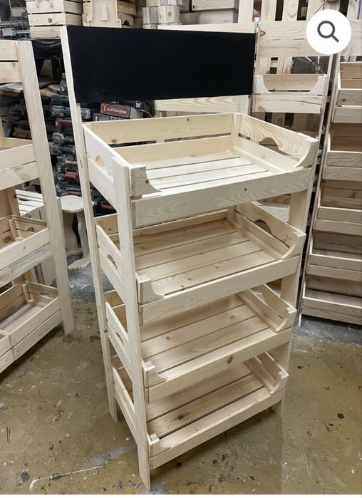 Дървен стелаж / етажерка от щайги с черна дъска за писане