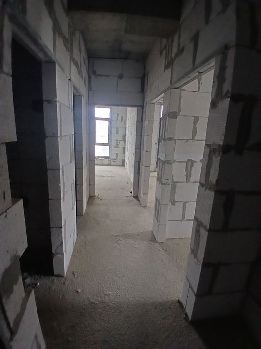 Срочно ПРОДАЁТСЯ 2х комнатная квартира на 8 этаже орр Бухара сити